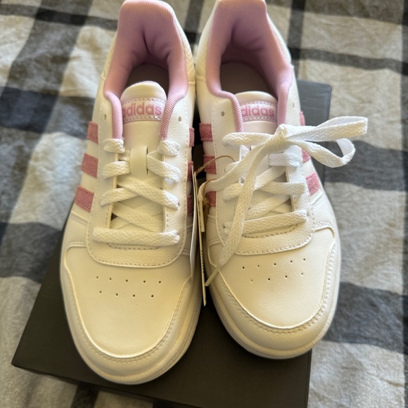 Adidas Kids Hoops 2.0K Shoes - Brand New with Tags - White with Pink Glitter!! - Picture 9 of 10